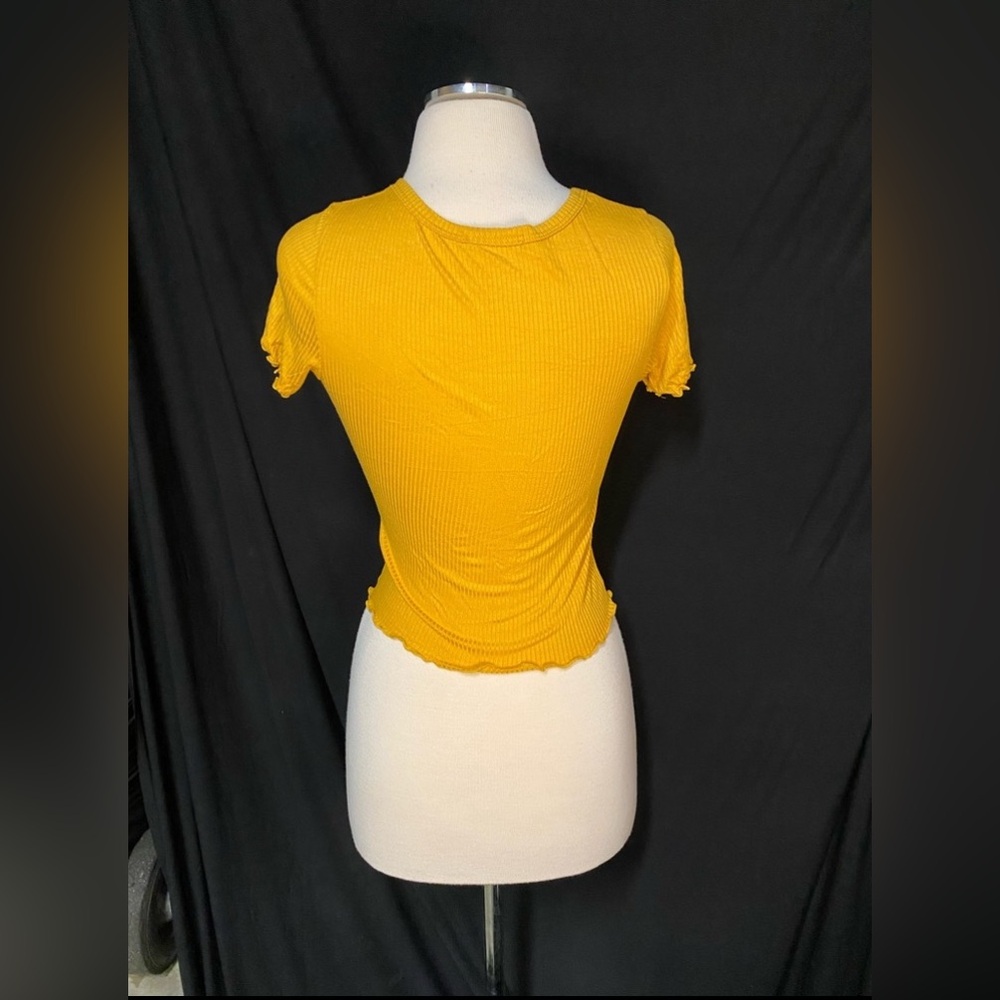 Gold Ruched Crop Top - Picture 4 of 4